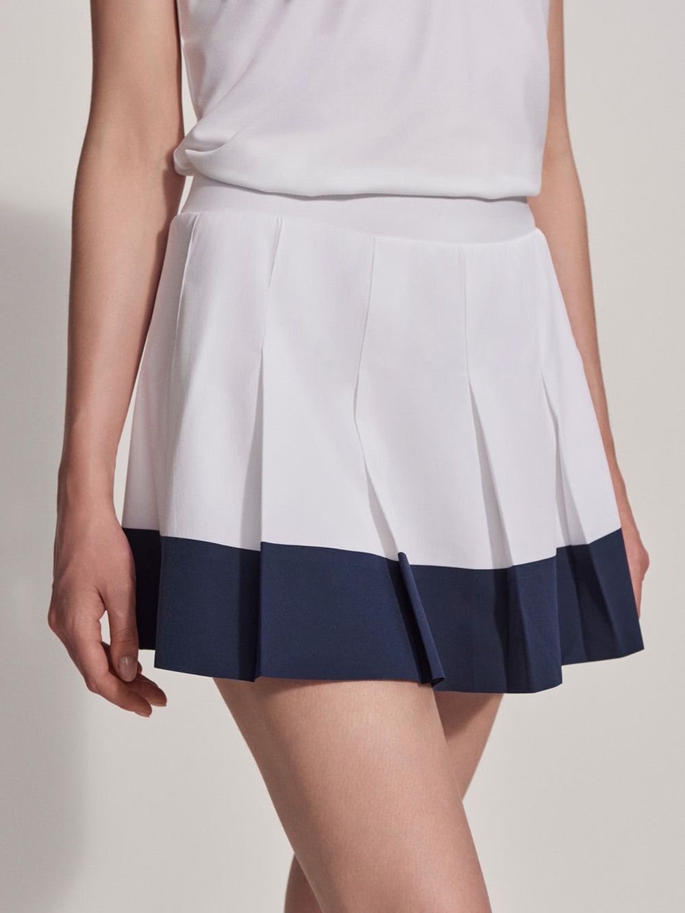 Varley Chase 14.5 Pleated Tennis Golf Skort White Navy Stripe Size S